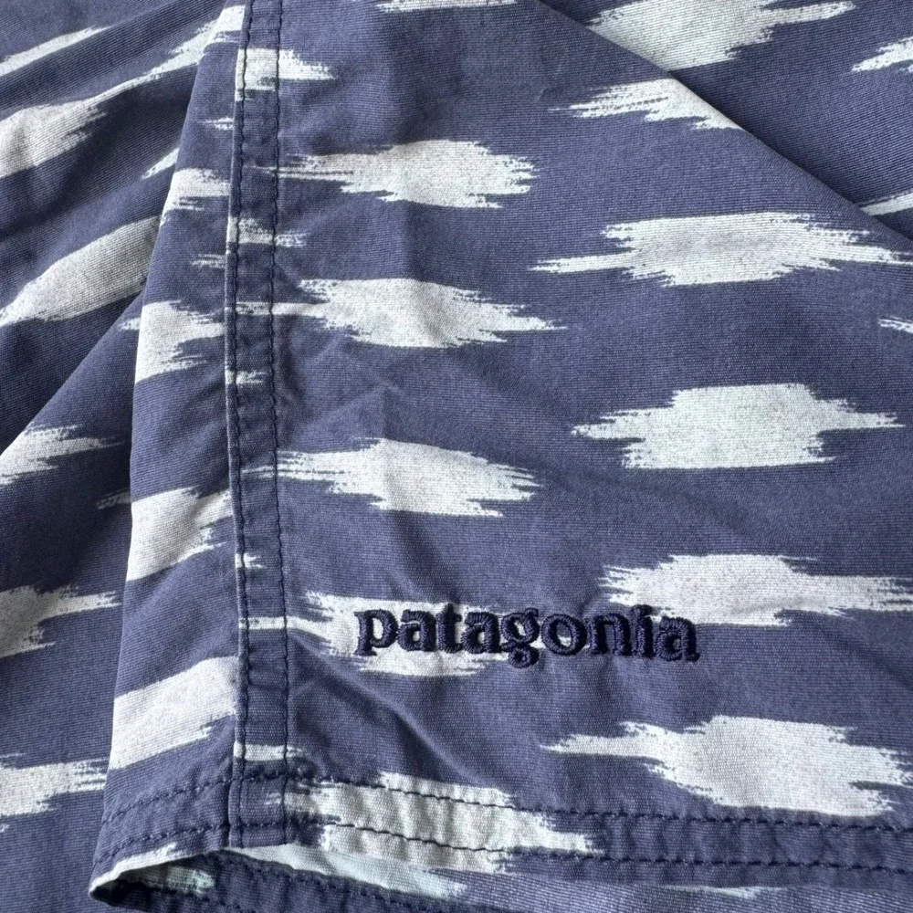 Patagonia Boys‎ Wavefarer Boardshorts Size 14 Gray Green Print Surf Swim Trunks